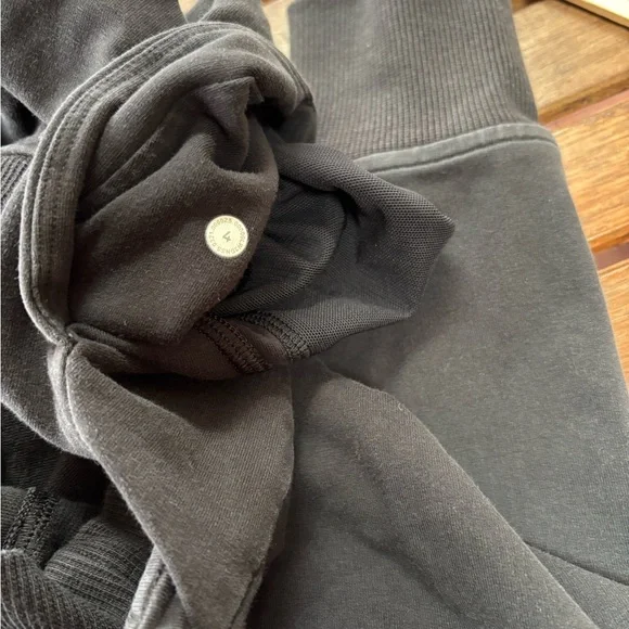 LULULEMON Sweatshirt Womens Size 4 Faded Black Scuba Crew Neck Kangaroo Terry - Picture 10 of 10